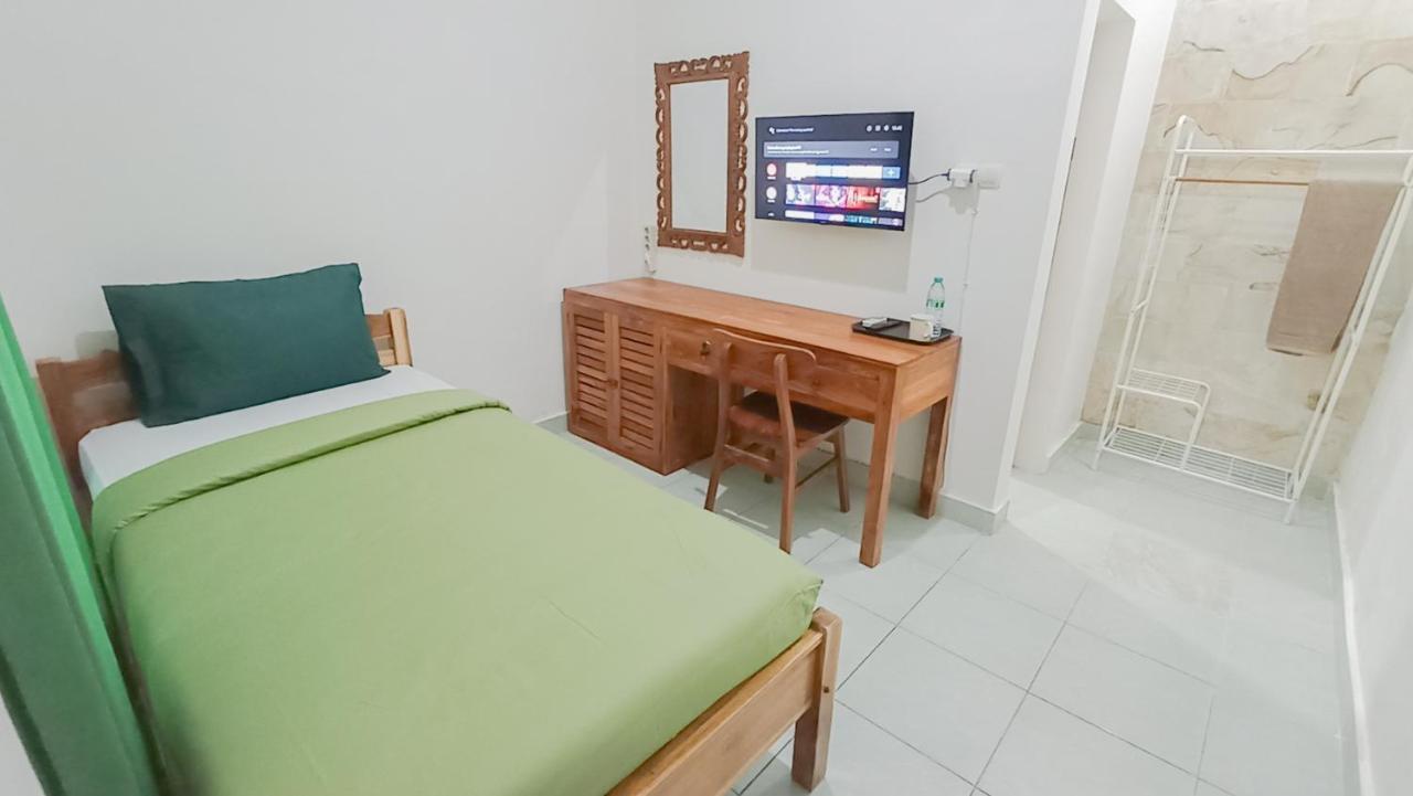 Kos Bulan Bali Hotel Kuta  Exterior photo